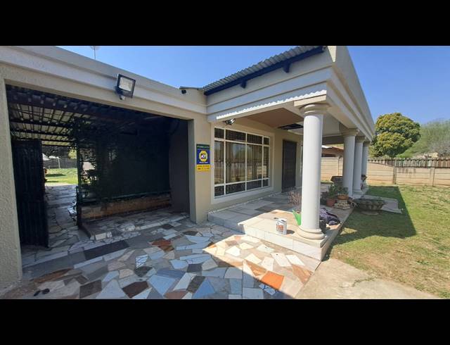 3 BEDROOM HOUSE TO LET IN THREE RIVERS